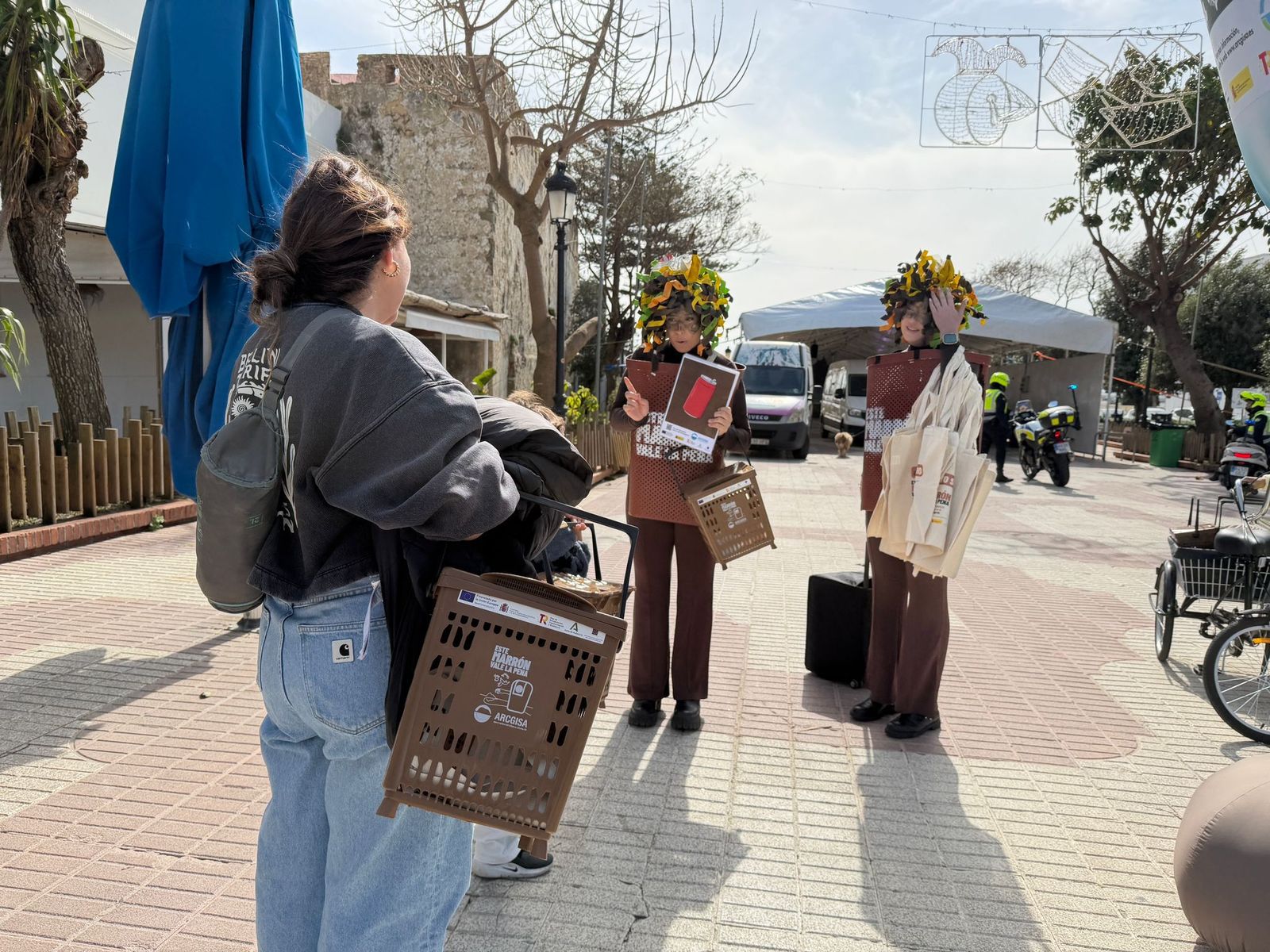 La campaña de la Mancomunidad y Arcgisa para el uso del contenedor marrón llega a Tarifa