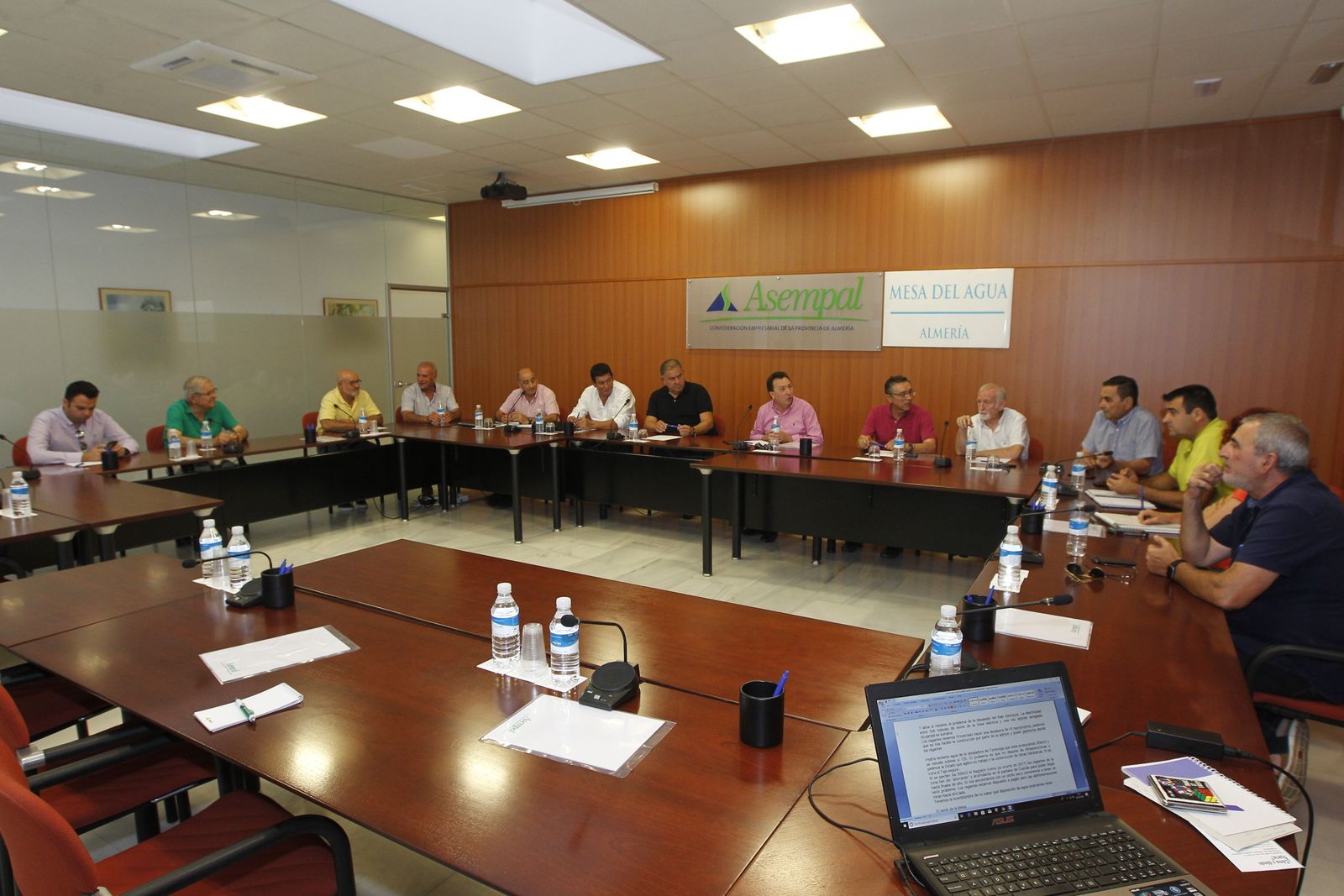 La Mesa del Agua de Almería se ha reunido esta mañana en la sede de Asempal.