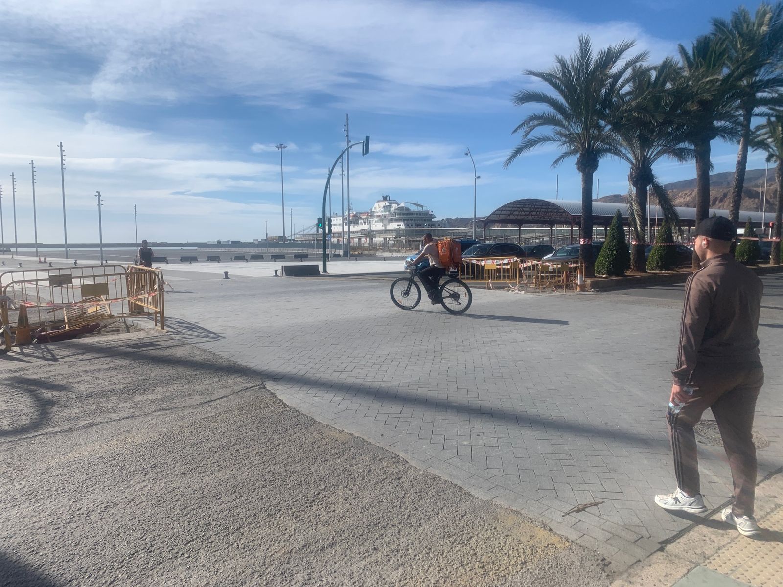 Obras sin terminar del paseo peatonal al Puerto-Ciudad.
