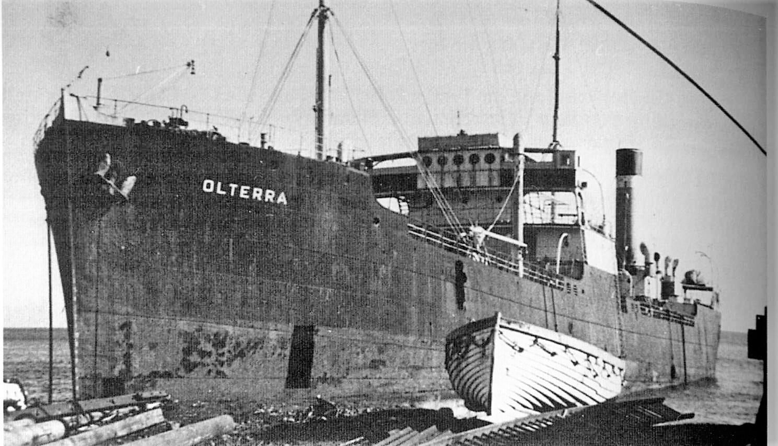 El 'Olterra', buque italiano desde donde se lanzaron algunos ataques.