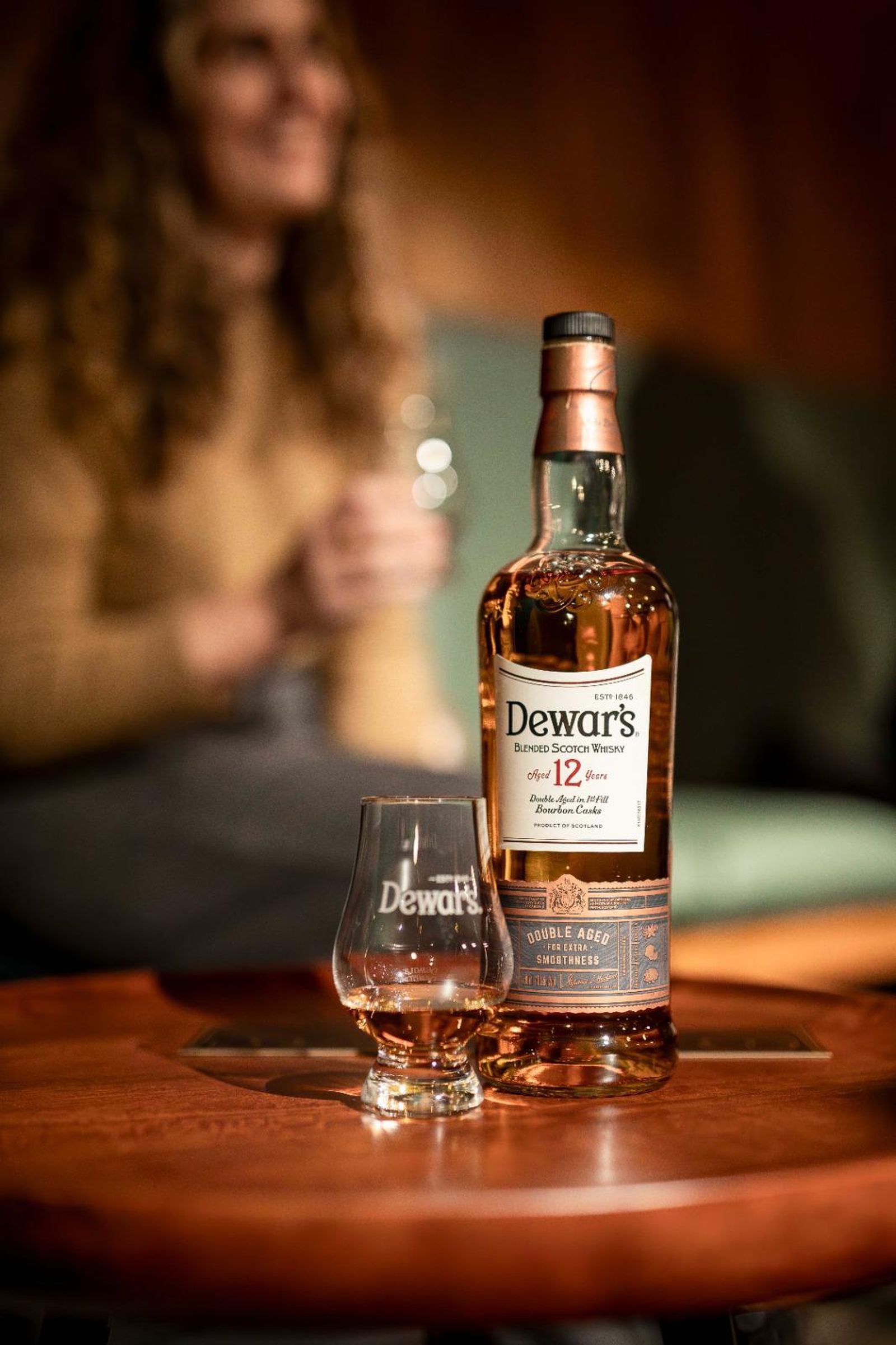 Dewar's 12 Años. Disfruta de un consumo responsable. 40º. Comparte el contenido solo con mayores de 18 años. 