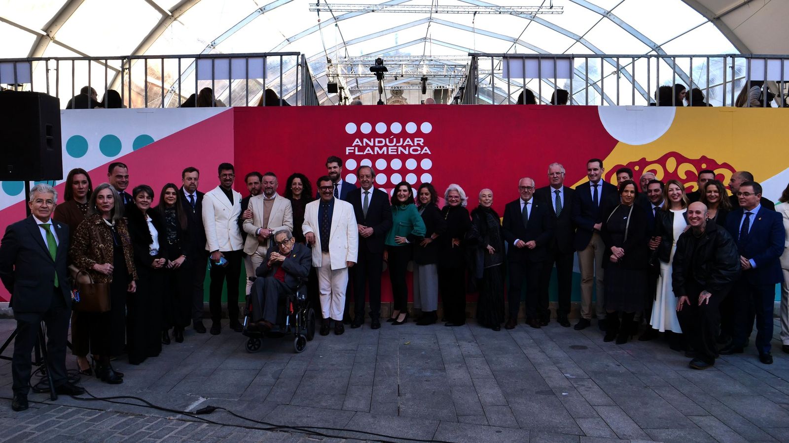 Foto de familia del acto inaugural de Andújar Flamenca.