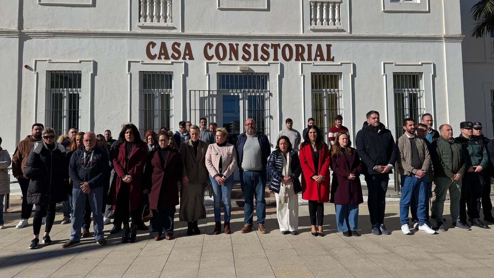 Minuto de silencio en el Ayuntamiento de San Roque por las víctimas en Adamuz.
