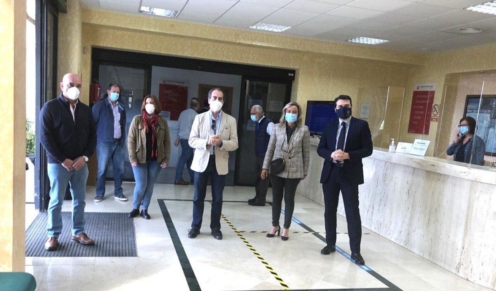 Bellido visita las instalaciones del cementerio de la Fuensanta.