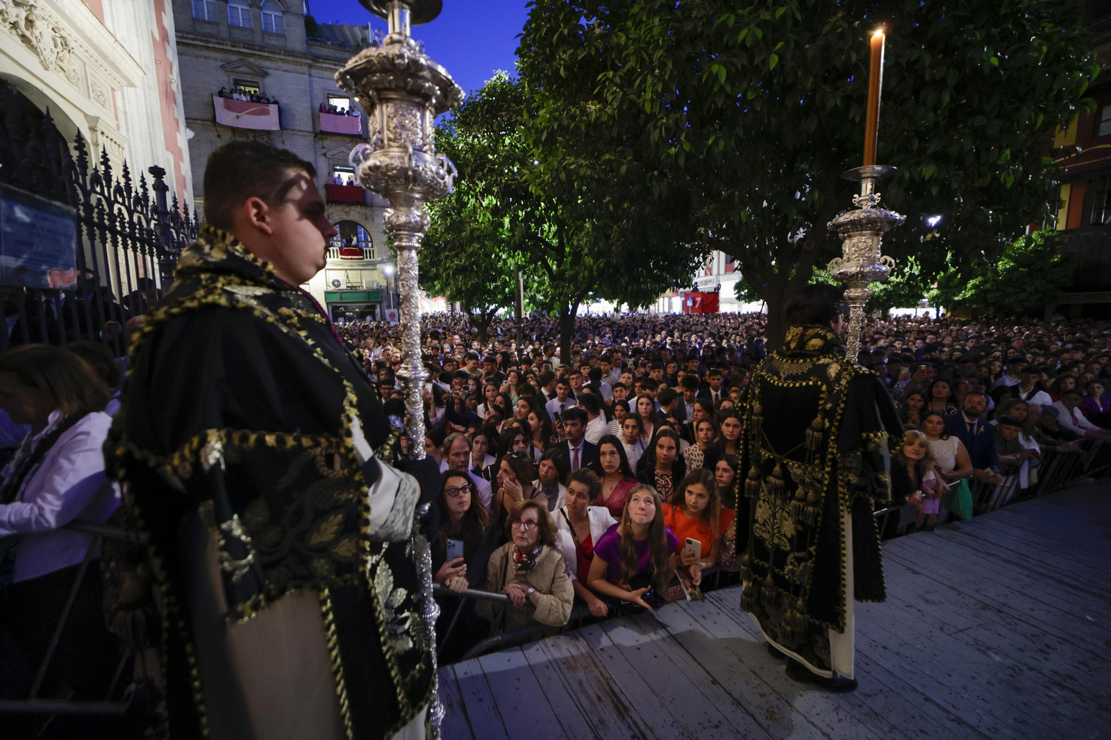 La salida de la Hermandad de el Amor en imágenes