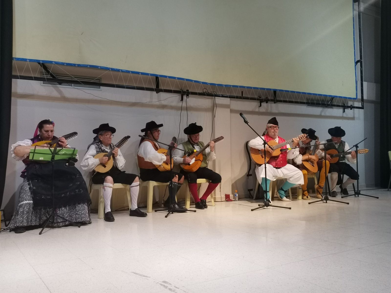 Fandanguillos, soleares y parrales animan a los reos de ‘El Acebuche’