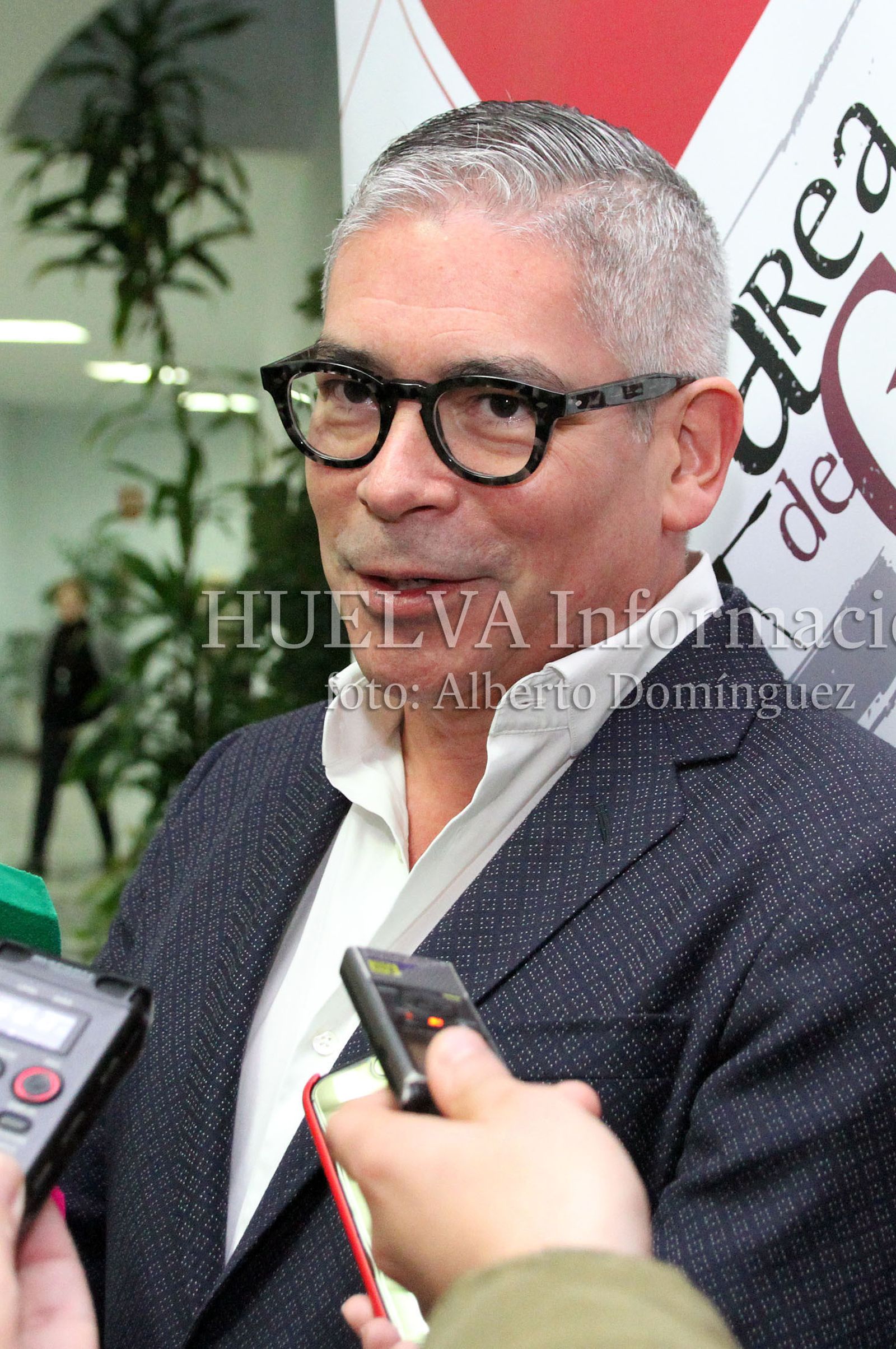 Boris Izaguirre presenta "Tiempo de Tormentas" en la Universidad de Huelva, en imágenes