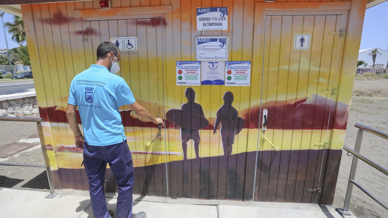 Las playas de Málaga, listas para recibir a los bañistas el lunes