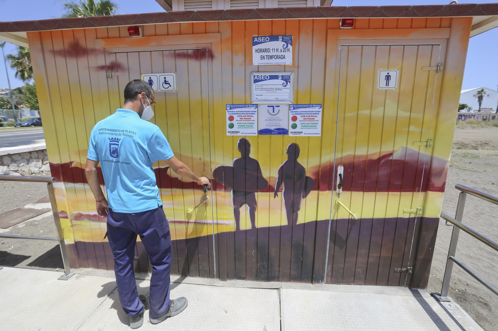Las playas de Málaga, listas para recibir a los bañistas el lunes