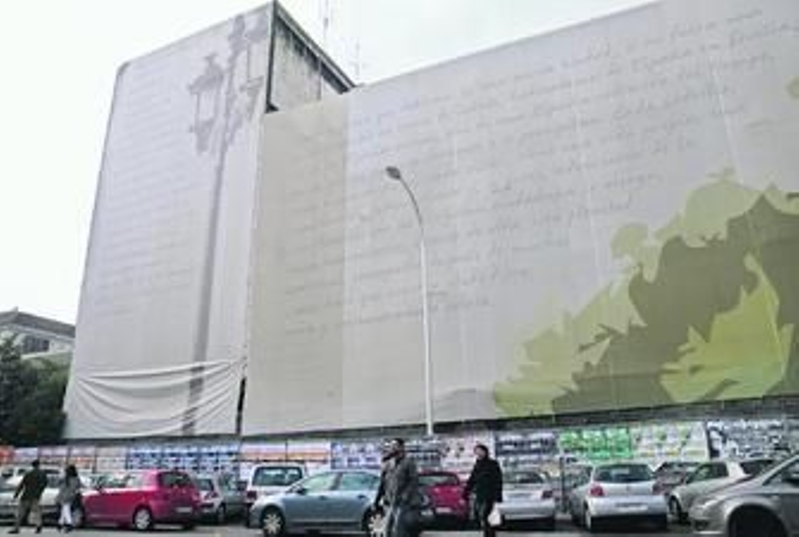 Fachada principal del antiguo cuartel de la Gavidia.