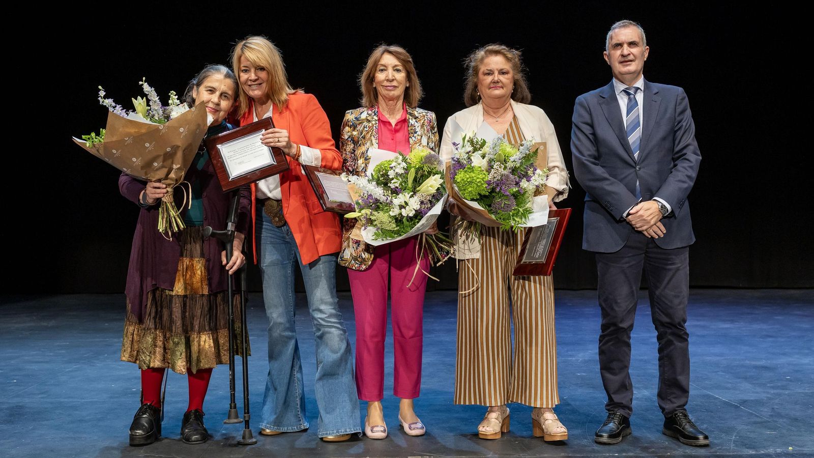 Homenaje a monitoras de 'Cultura en los Barrios'.