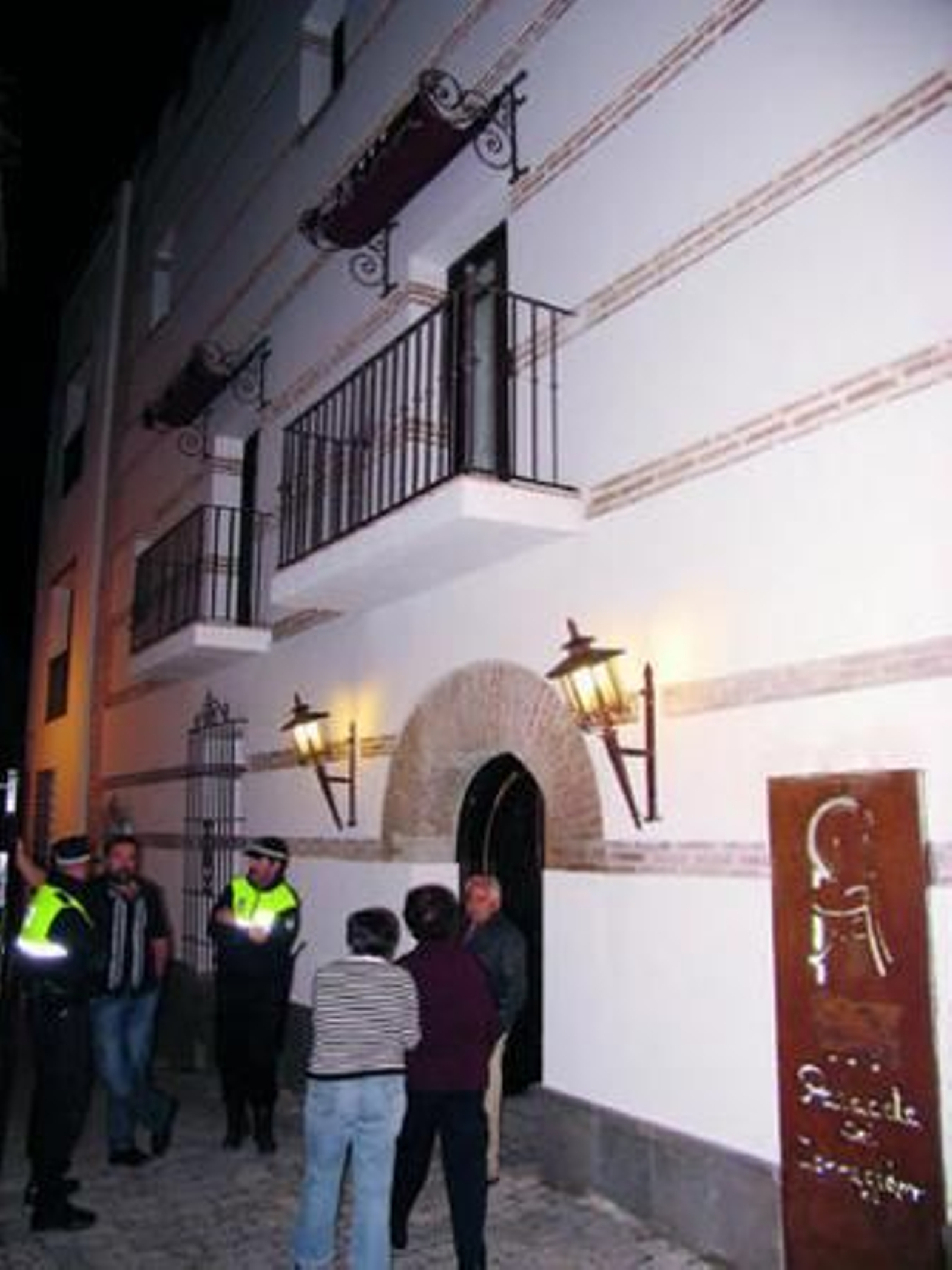 El exterior del palacete, durante la noche de su reinauguración.