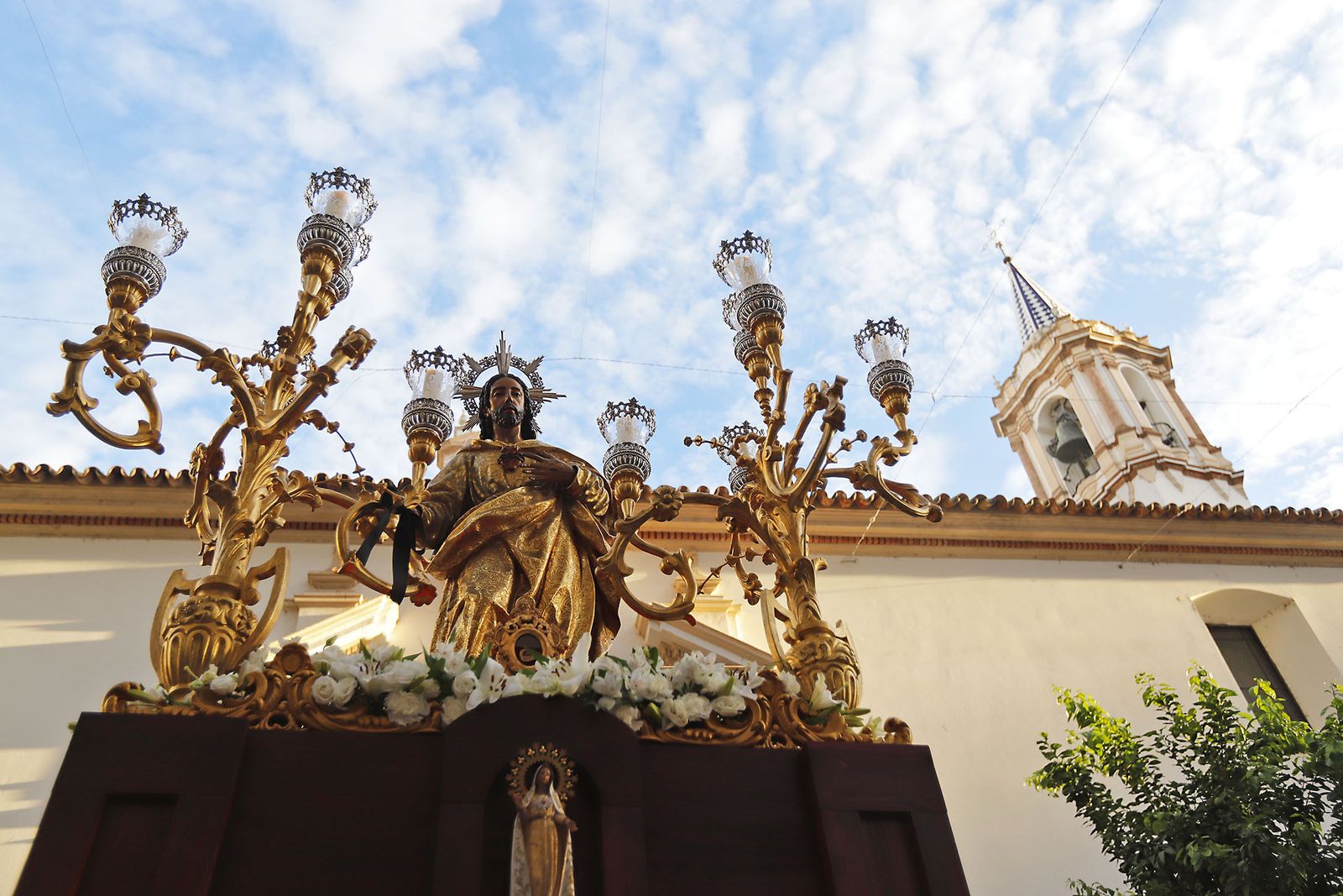 Imágenes del Sagrado corazón de Jesús en procesión por las calles del centro