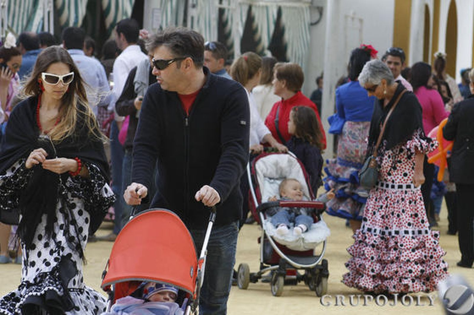 La lluvia y el frío empañaron la jornada en el recinto ferial de Las Banderas.

Foto: Andrés Mora