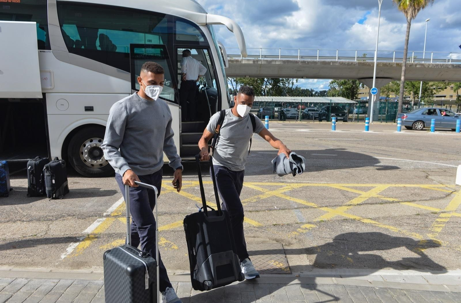 Diego Carlos y Fernando se dirigen a la terminal ejecutiva del aeropuerto de San Pablo.