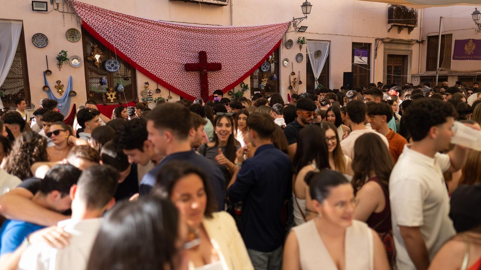 Encuéntrate en la mejores fotos del Día de la Cruz de Granada
