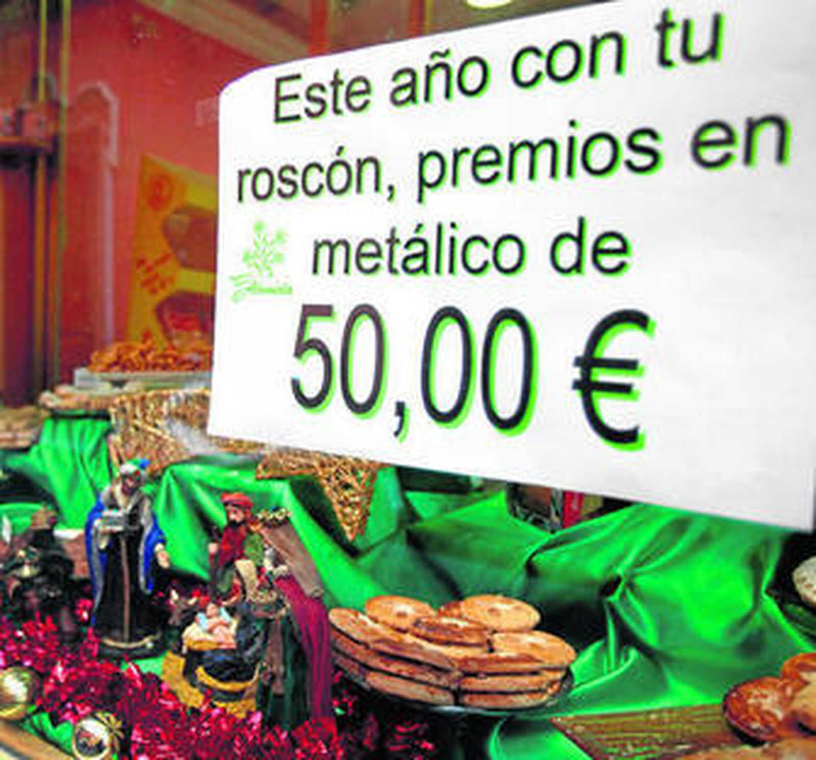 Este cartel luce en el escaparate de la pastelería y confitería Alameda emplazada en la calle Sacramento.