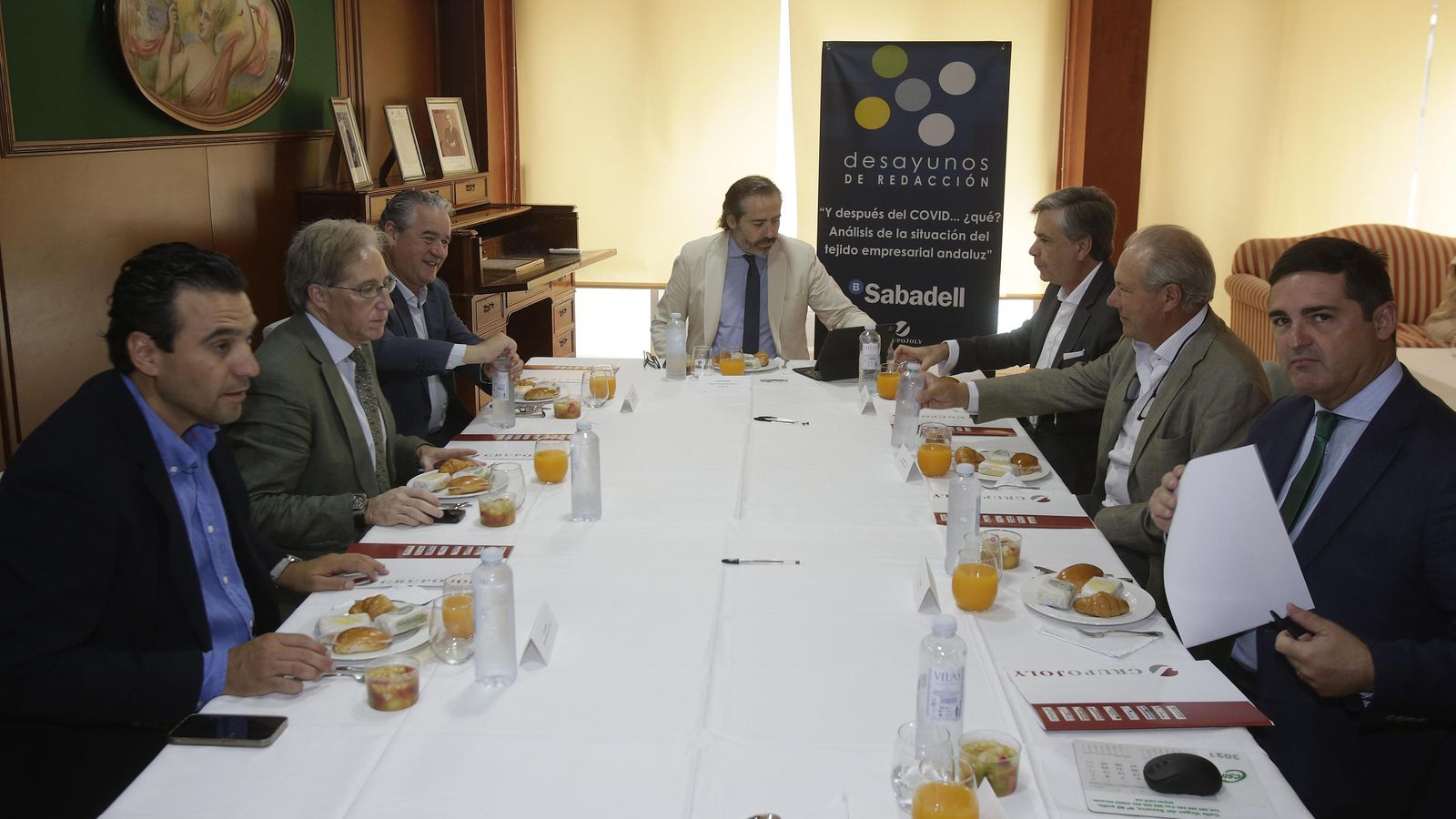 Uno de los momentos, al inicio del desayuno, en la sede de Diario de Sevilla