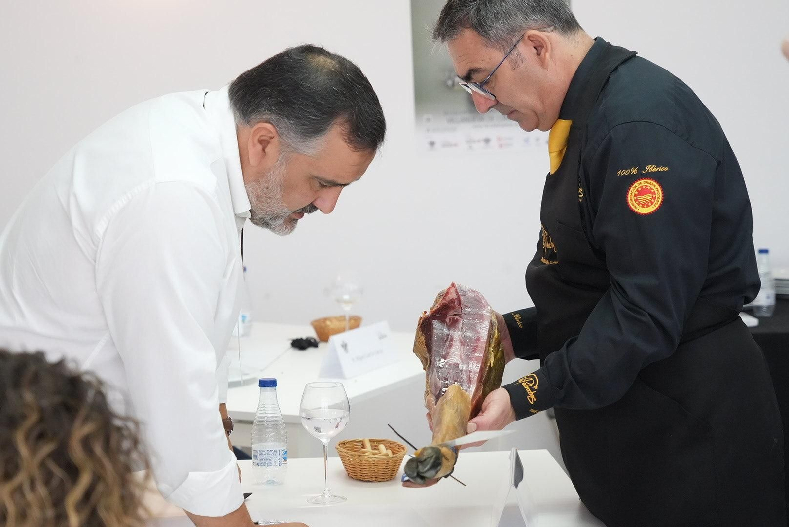 El concurso al mejor jamón de bellota 100% ibérico de Los Pedroches, en imágenes