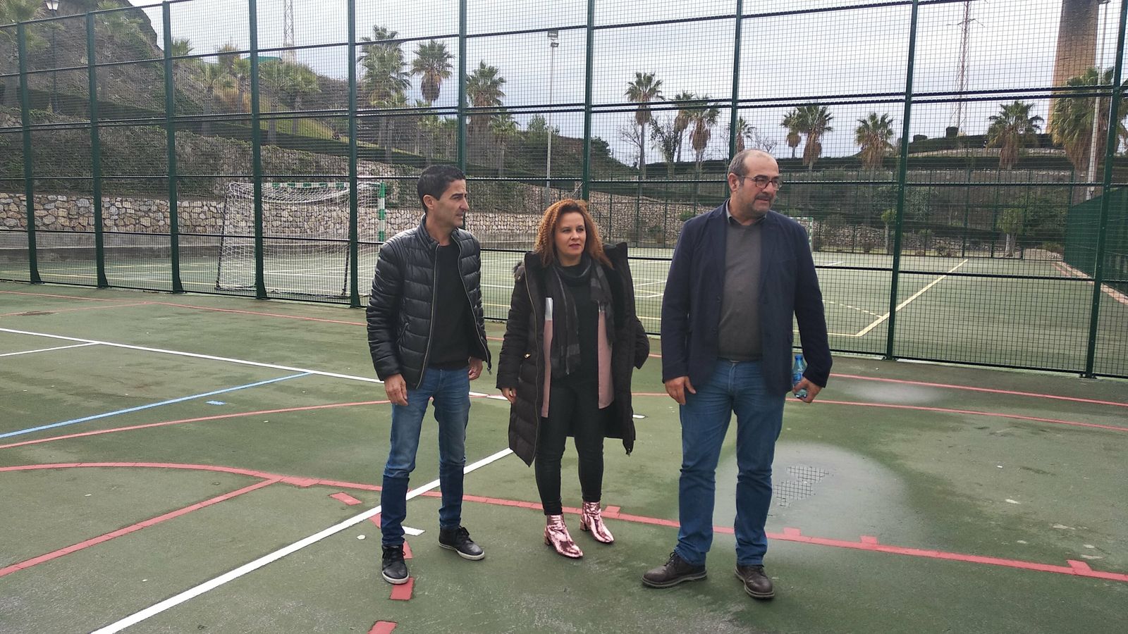 Imagen de la visita al polideportivo del municipio