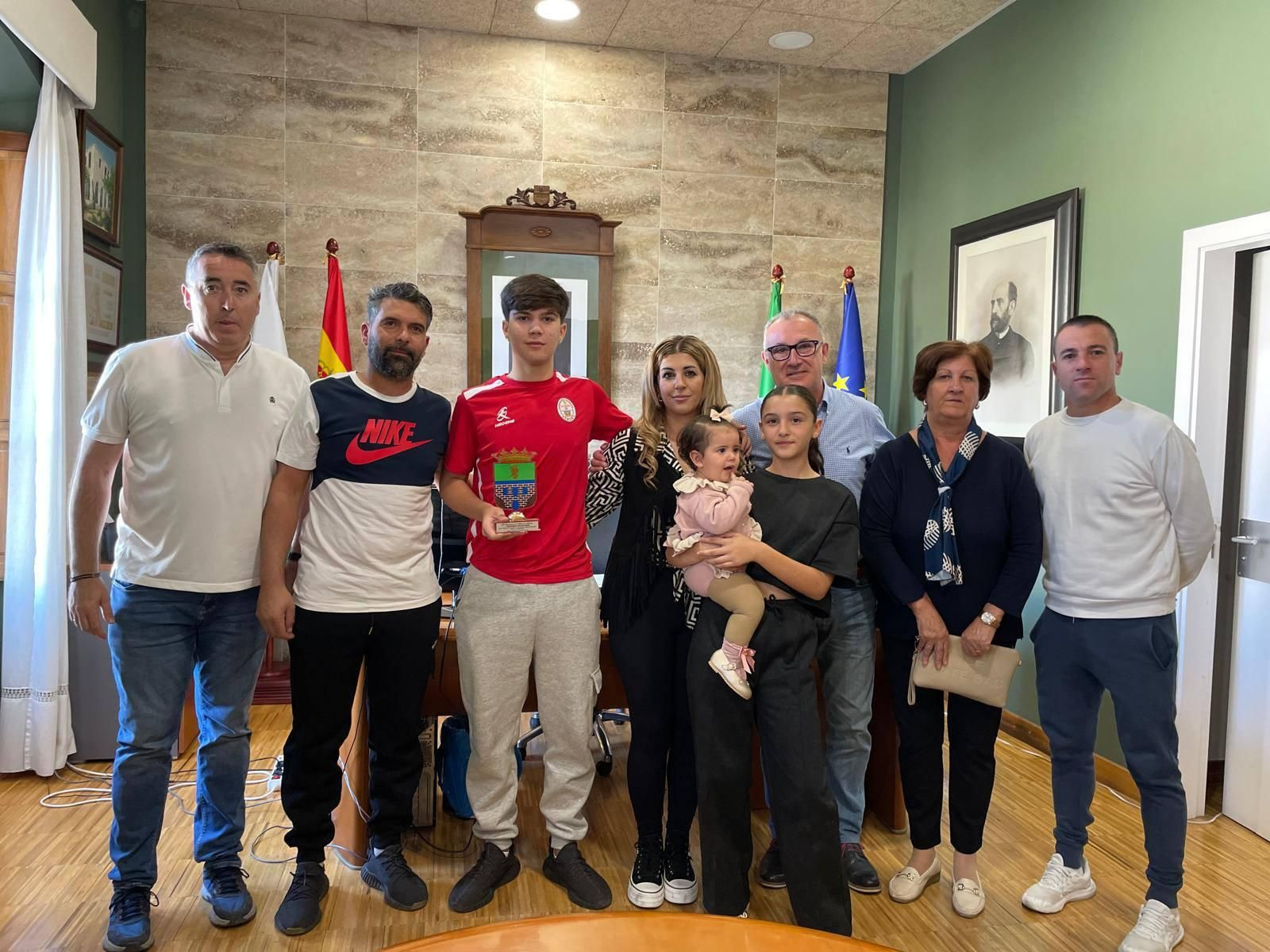 El jugador alhameño durante la recepción en el Ayuntamiento de Alhama de Almería tras su convocatoria con la selección española.