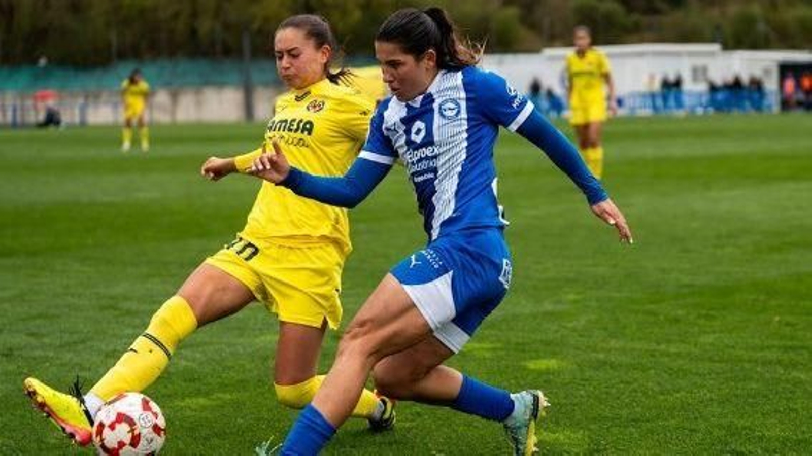 La ecuatoriana con la camiseta del Alavés
