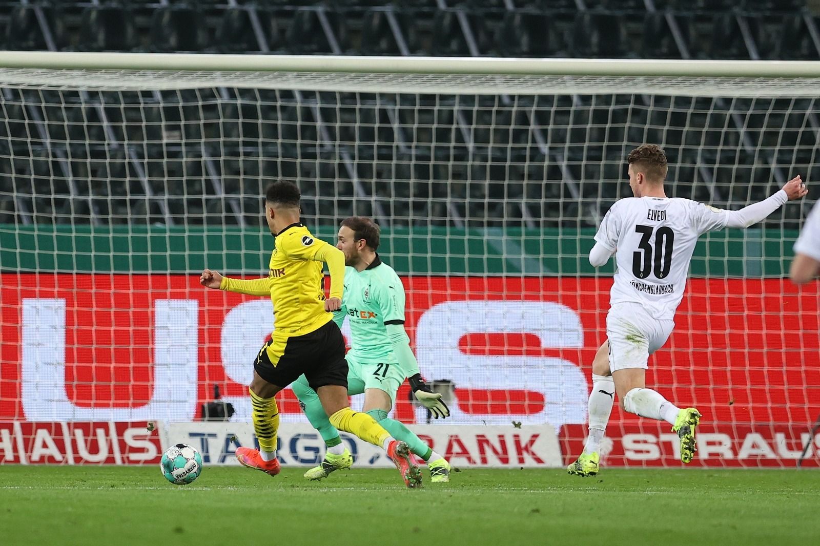 Sancho hace el gol que mete al Borussia Dortmund en las semifinales coperas.