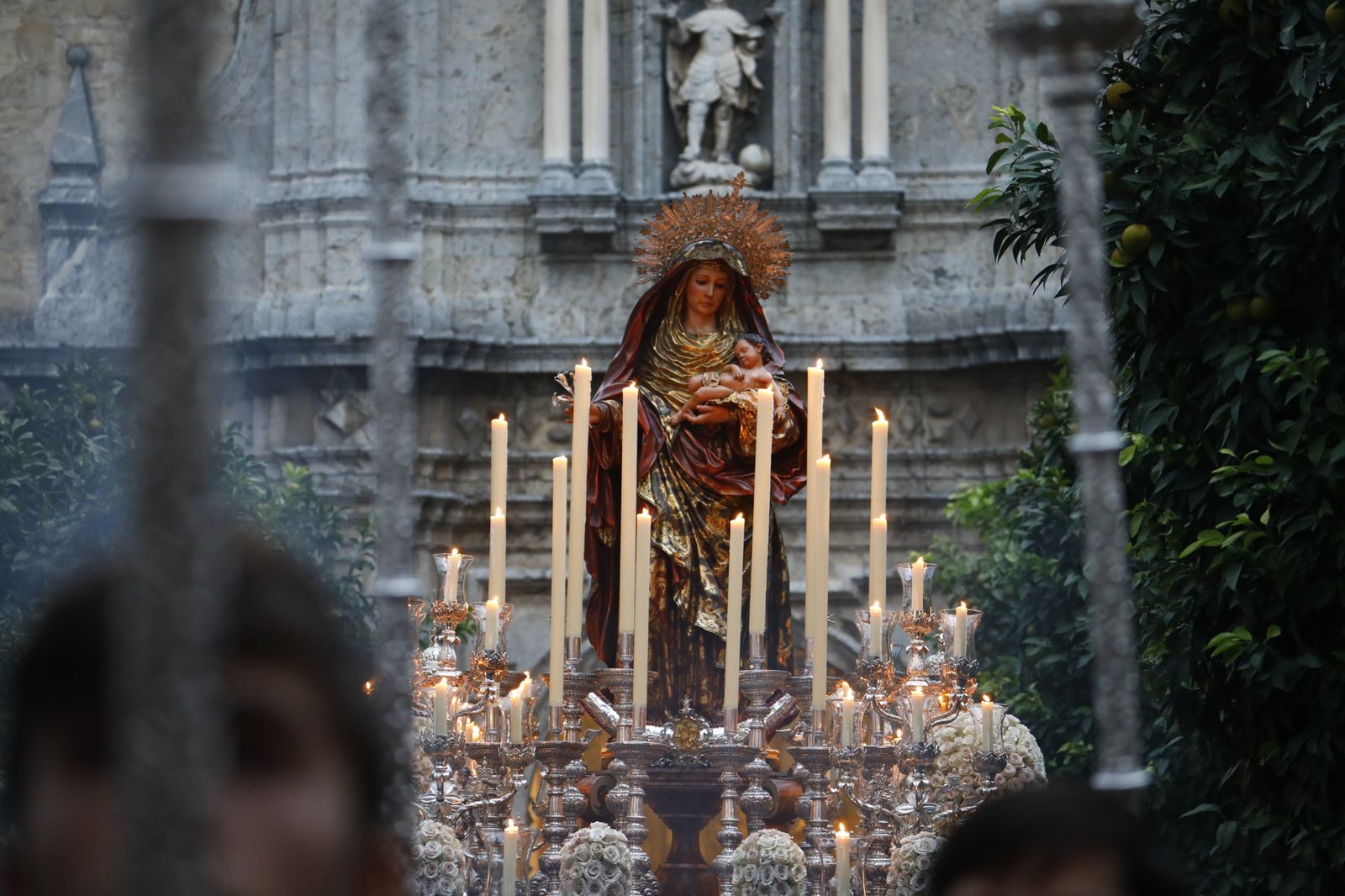 La procesión de la Virgen del Amparo de Córdoba, en imágenes