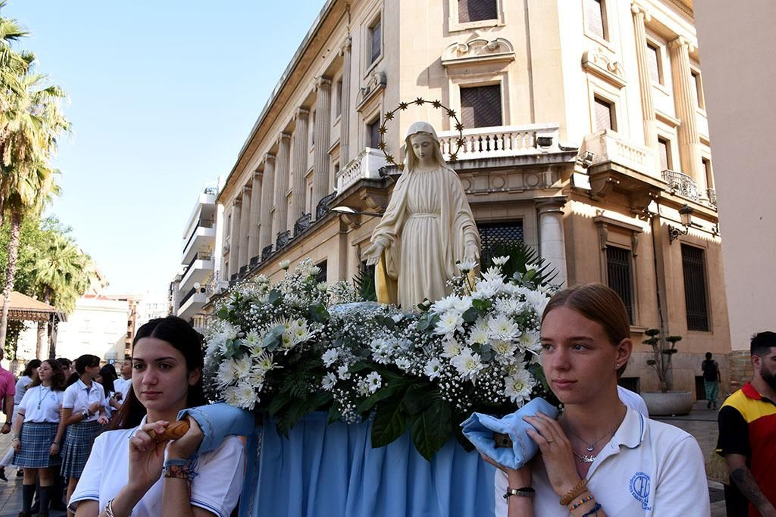 Imágenes de la procesión de la Virgen Milagrosa del colegio San Vicente de Paúl