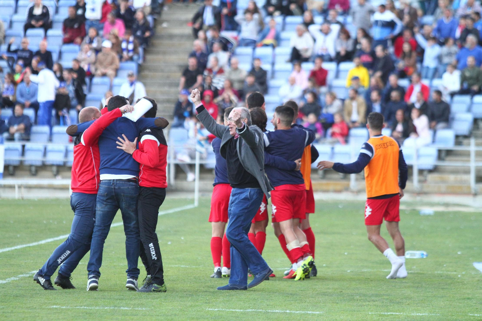 Imágenes del encuentro entre el Recreativo de Huelva y el San Fernando
