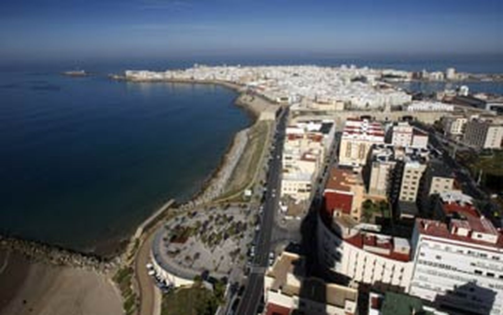 La Diputación concederá la medalla de la provincia a la ciudad de Cádiz