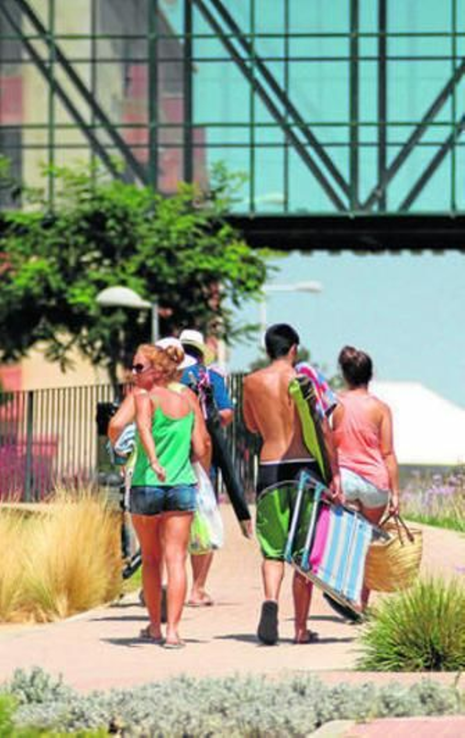 Turistas en Punta Umbría el pasado domingo.