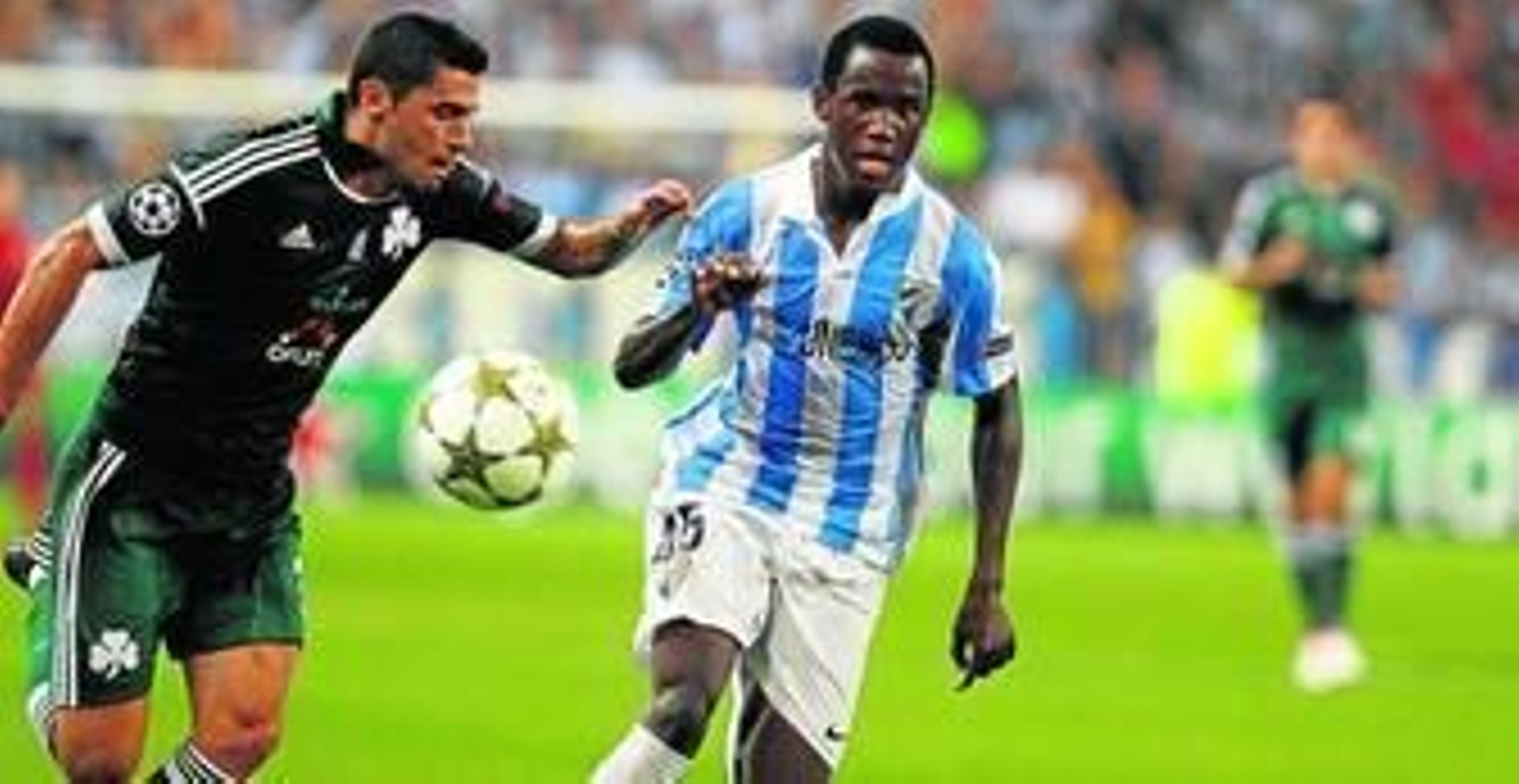 Fabrice Olinga corre tras la pelota en el encuentro de Champions ante el Panathinaikos.