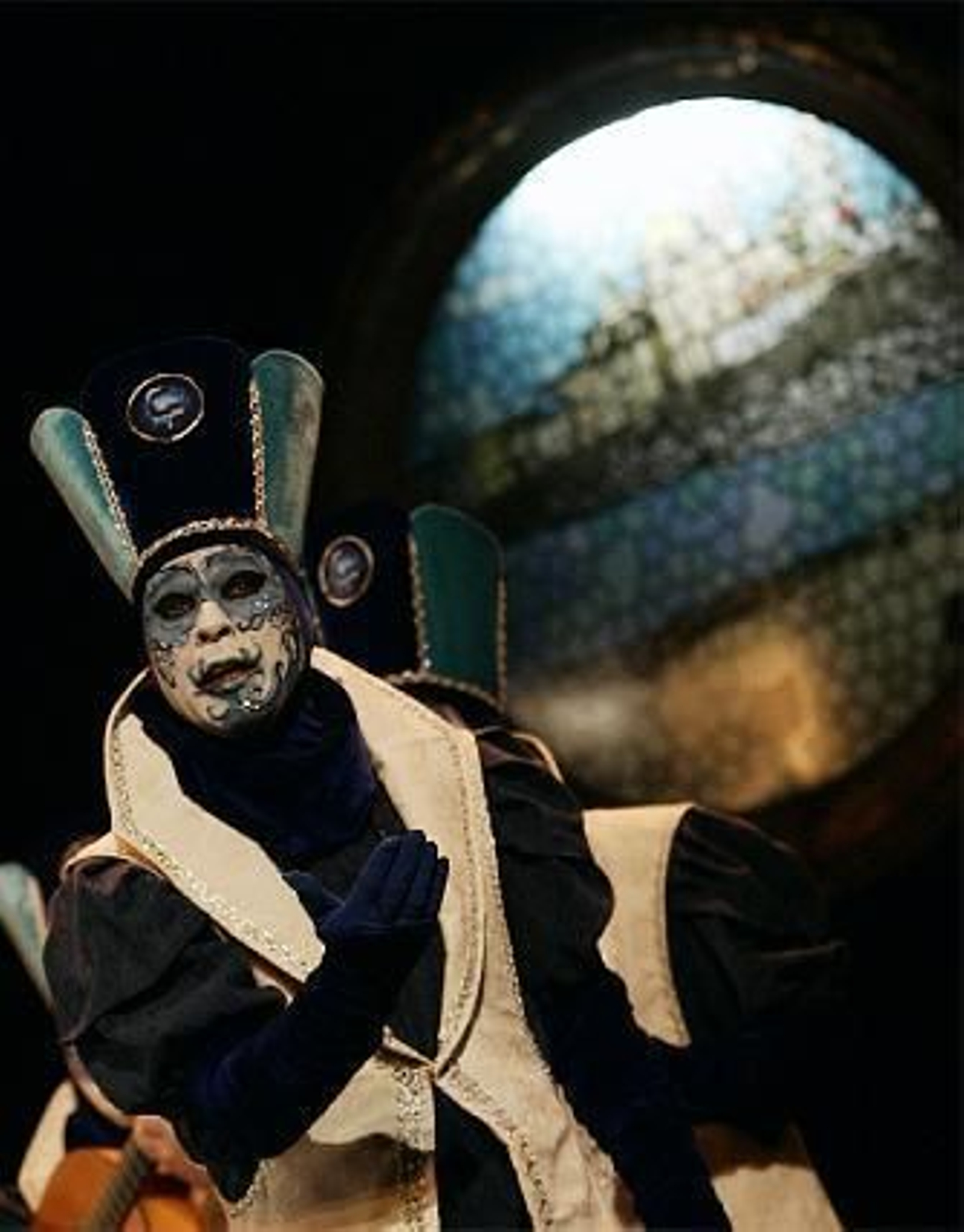 Preciosa puesta en escena de La secta de los Carapapas.   Foto: Lourdes de Vicente