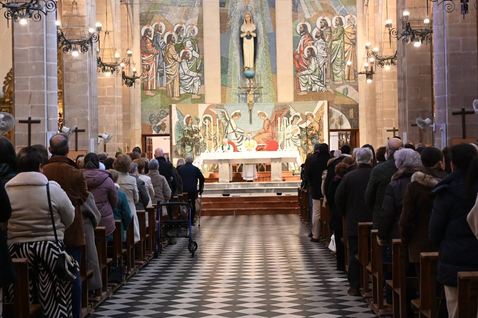Las imágenes del homenaje de Villa del Río a su párroco emérito, Manuel Tirado Fernández