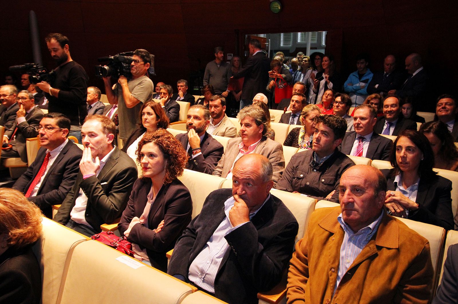 Imágenes de la toma de posesión del nuevo presidente del Puerto de Huelva, José Luis Ramos.