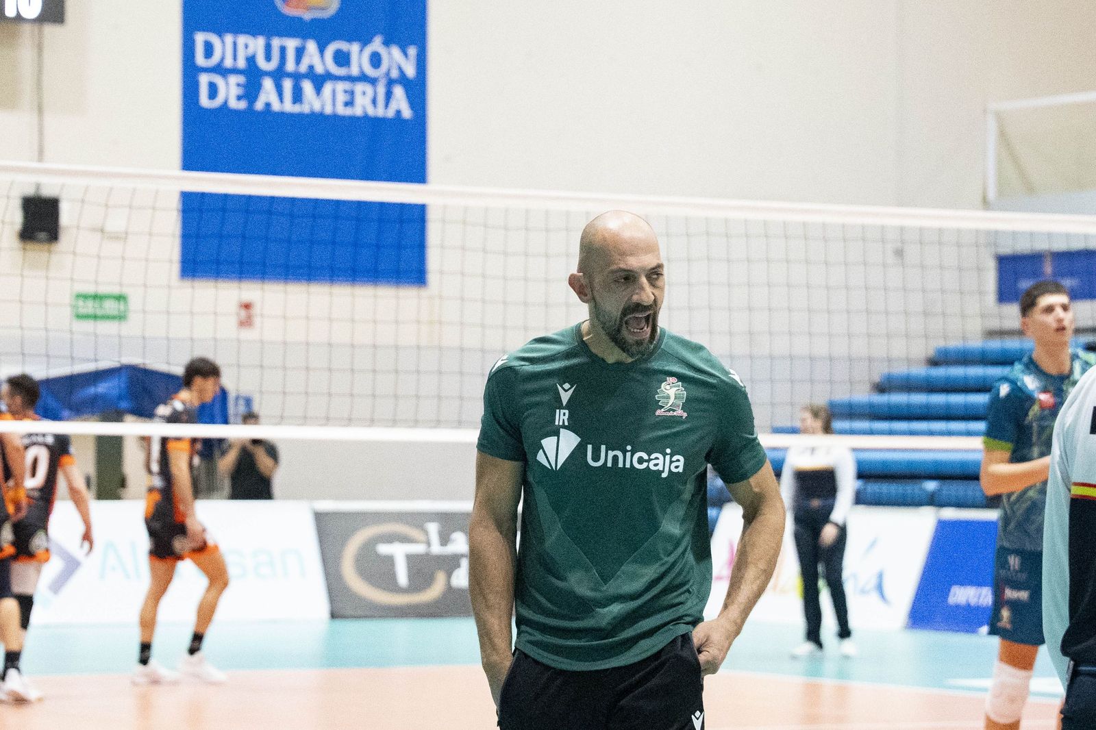 Las imágenes del partido entre Unicaja Costa de Almería y Pamesa Teruel de Superliga de voleibol