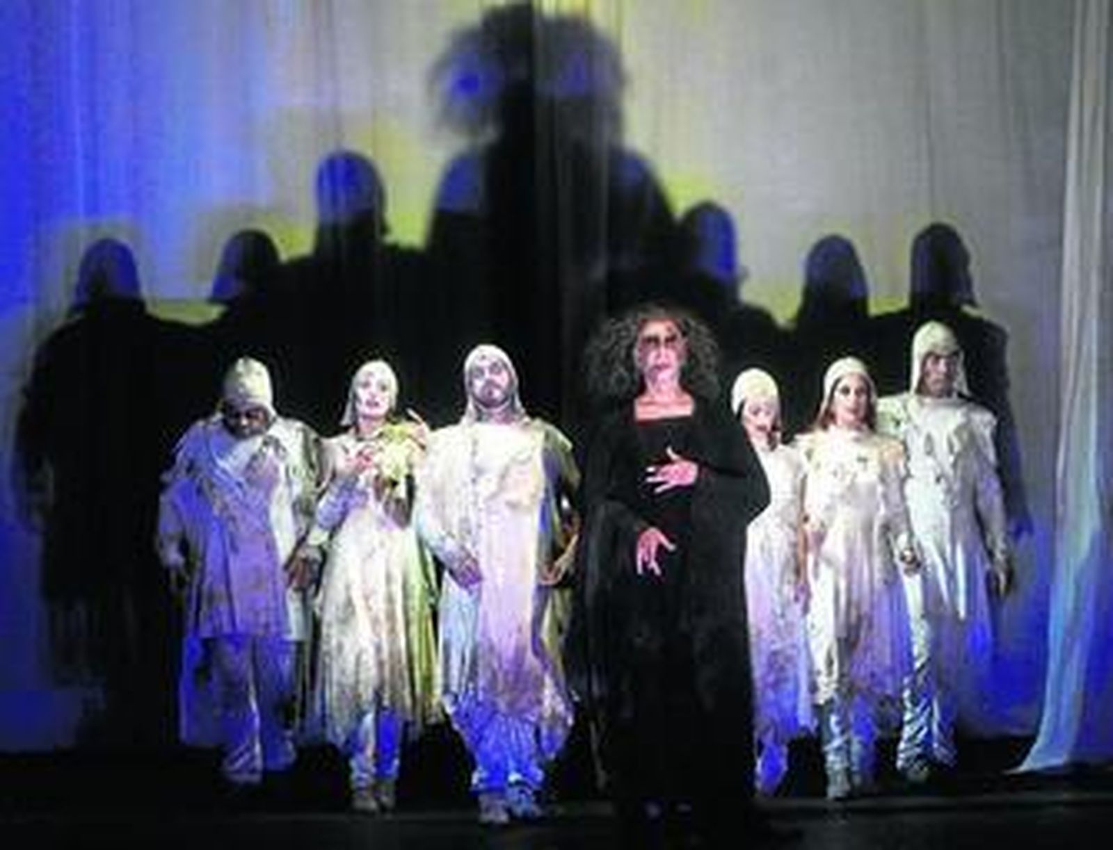 Una escena de la obra 'Marat/Sade', que Atalaya representó el miércoles en el Teatro Falla.