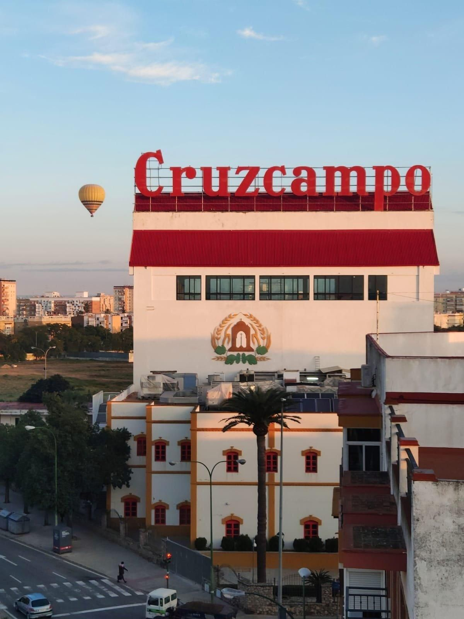 Fotos del vuelo de los Reyes Magos sobre Sevilla