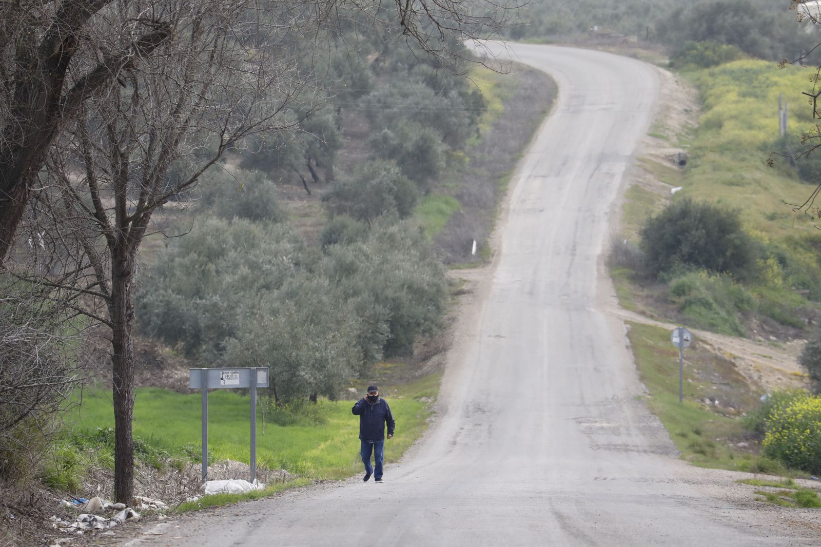 Fotografías: Un paseo por la barriada periférica de Santa Cruz, la más aislada de Córdoba