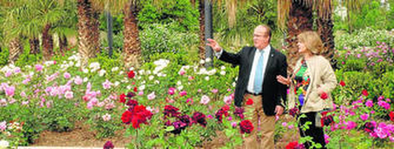 El concejal de Medio Ambiente, Juan Antonio Mérida, ayer en los jardines del Parque García Lorca.
