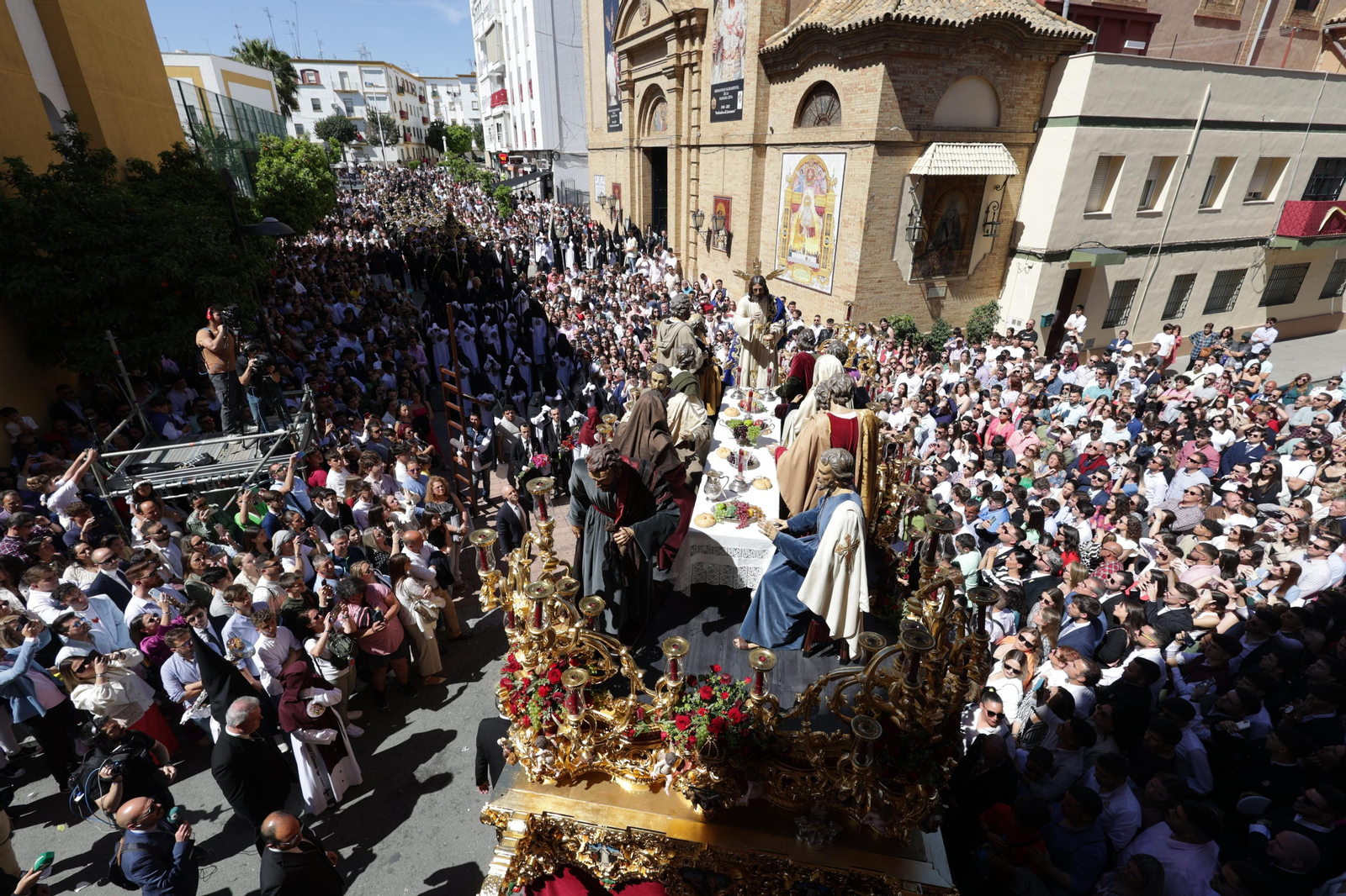 Domingo de Ramos: La Sagrada Cena en Huelva, en imágenes