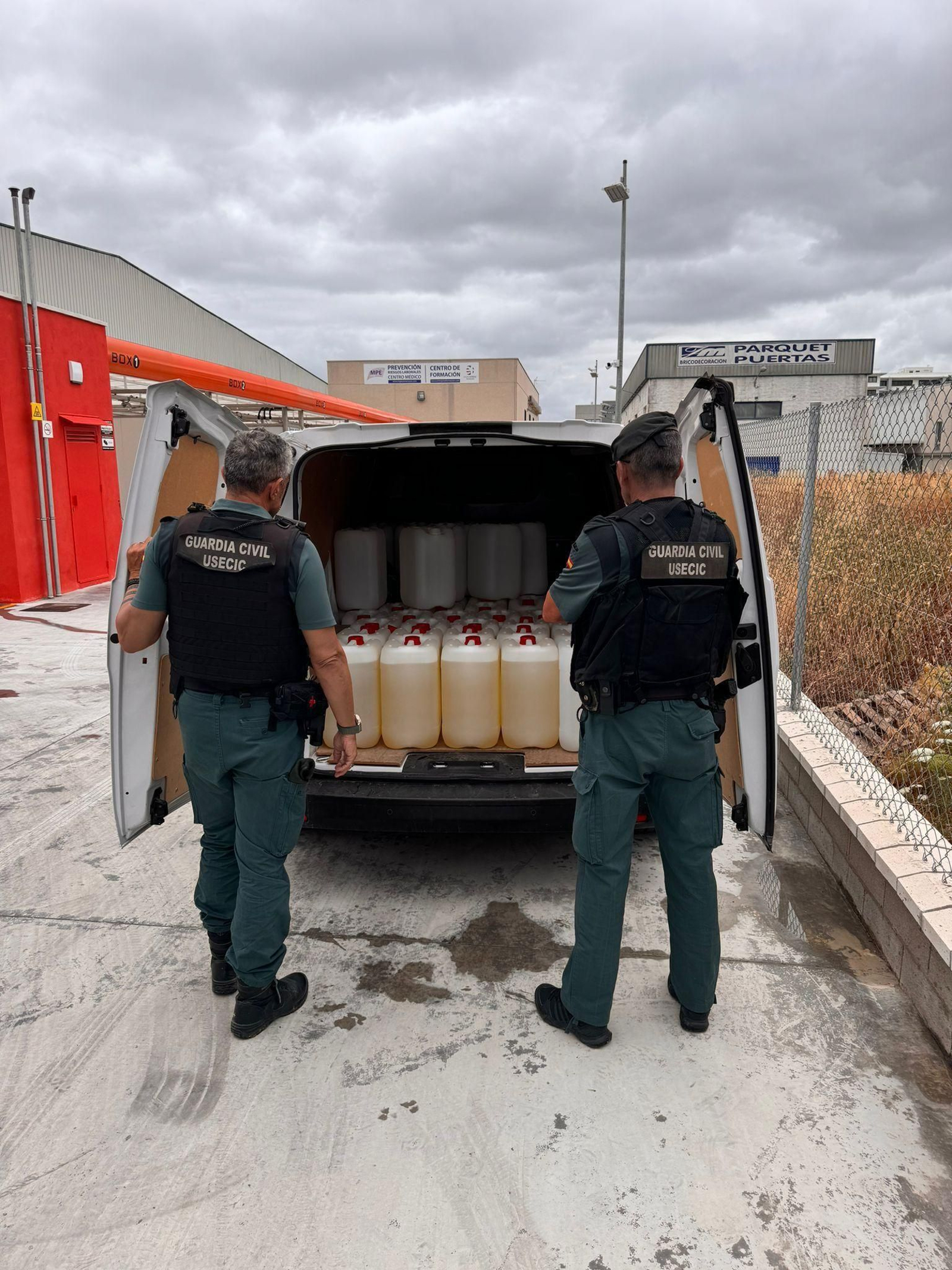 Aprehenden en Jerez 35 garrafas de gasolina destinadas a abastecer a embarcaciones dedicadas al narcotrafico Aprehenden en Jerez 35 garrafas de gasolina destinadas a abastecer a embarcaciones dedicadas al narcotrafico
