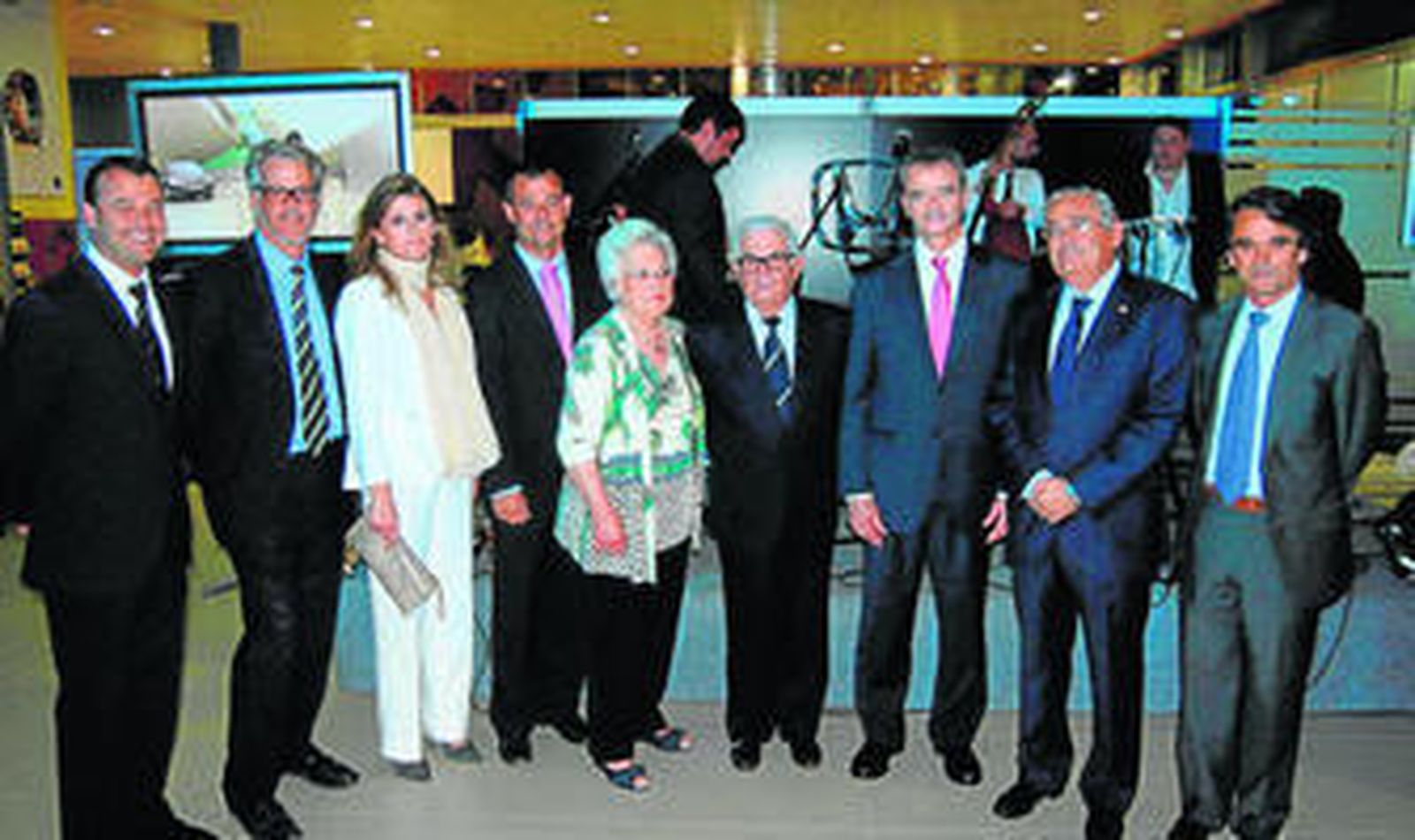Miembros de Honda Motor Europe España con los responsables de Honda Fegimotor.