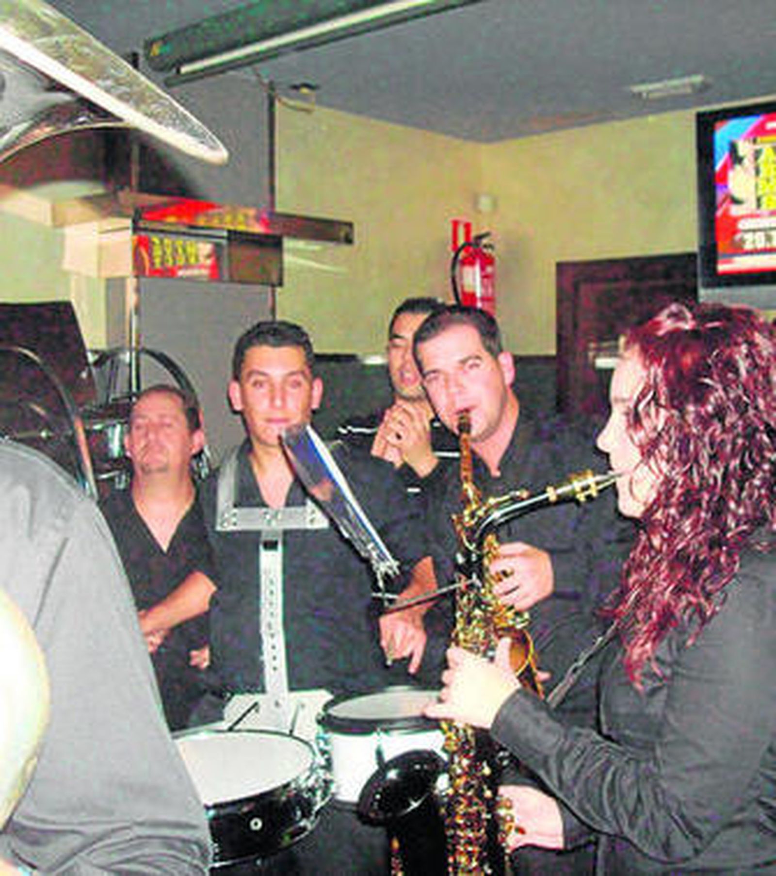 La charanga Arría El Bote vuelve a montar el jolgorio en Carboneras