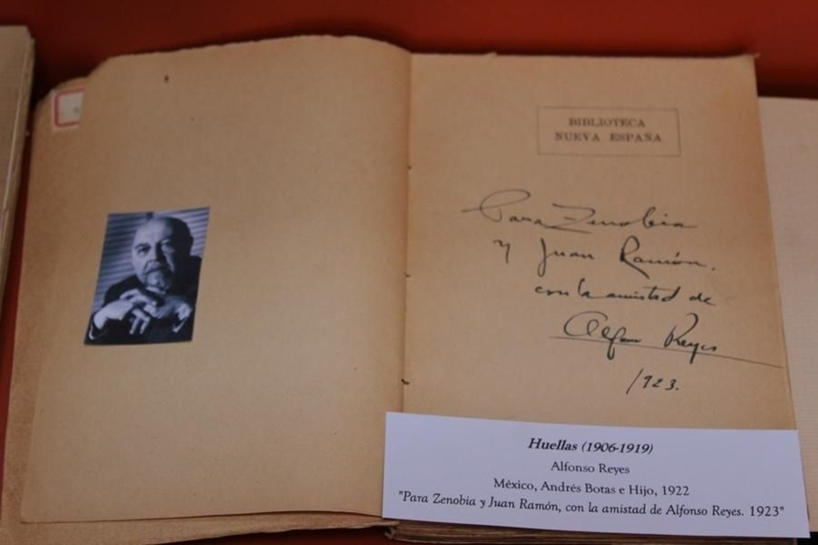 Dedicatoria de Alfonso Reyes a Zenobia y Juan Ramón fechada en 1923. Dedicatoria de Alfonso Reyes a Zenobia y Juan Ramón fechada en 1923.