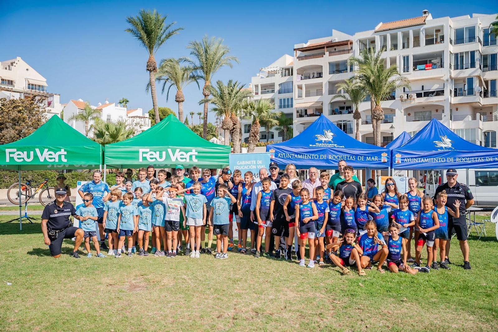Niños participantes en la campaña de verano seguro de Roquetas.