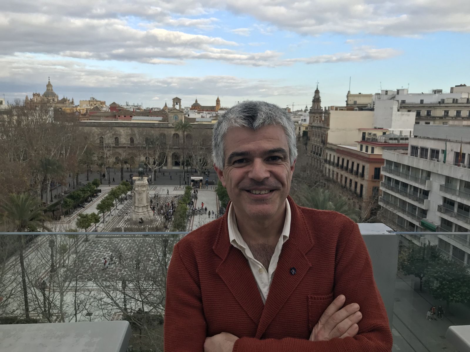 Nicolás Gutiérrez, en la Plaza Nueva de Sevilla