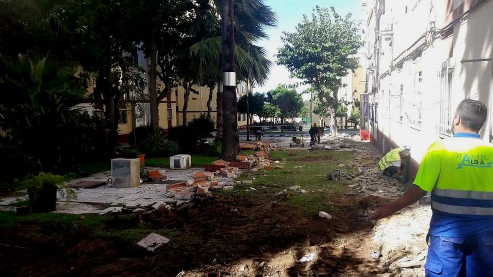 Obras de mejora en las plazas interiores de Cayetano Roldán.