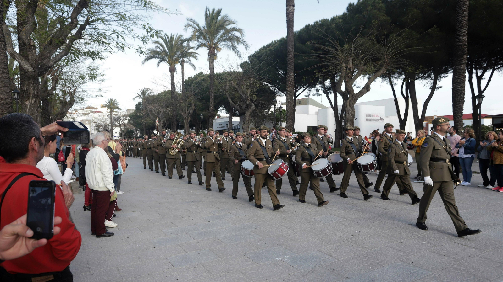 Las mejores fotos del desfile militar del Dos de Mayo en San Roque